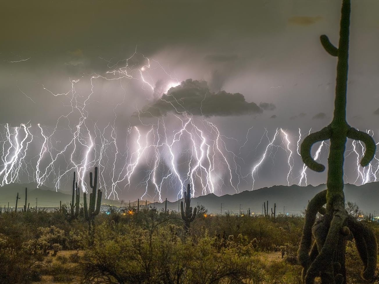 Lightning strikes featured in WMO's 2025 calendar competition.