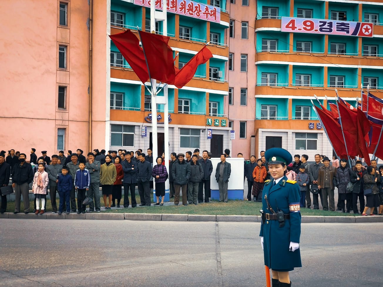 A traffic warden marshals the Pyongyang Marathon.