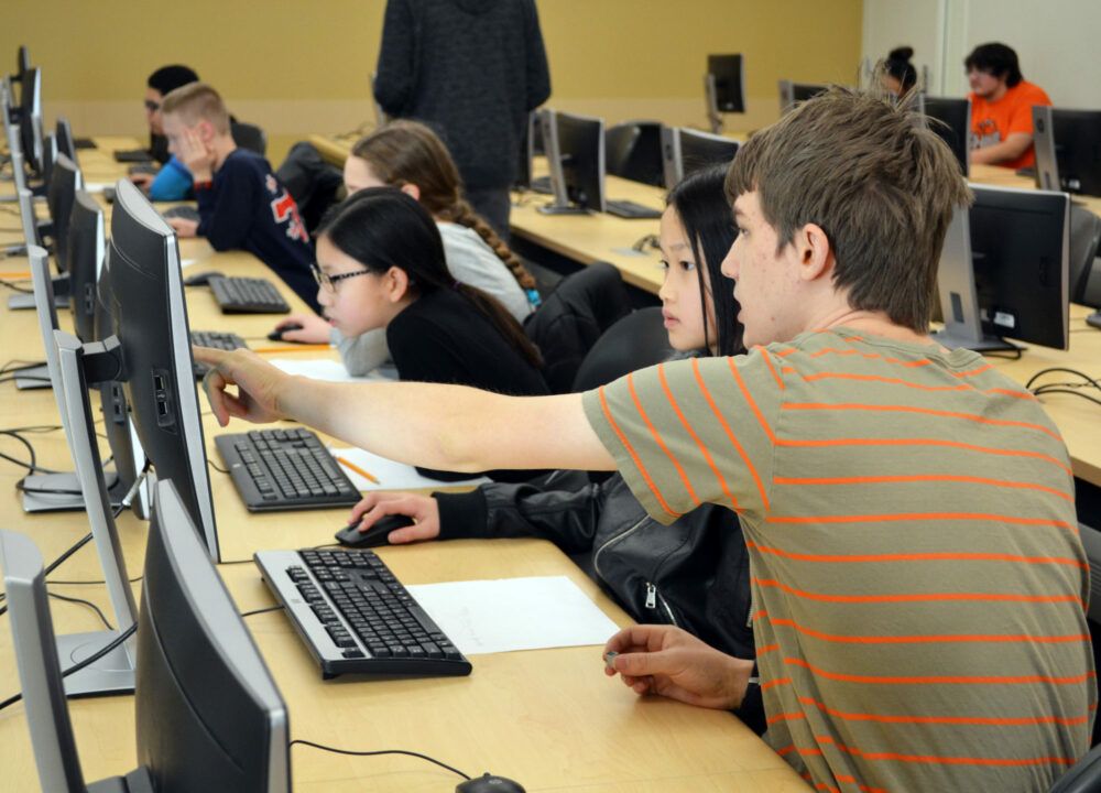 Commission shows digital dangers for kids