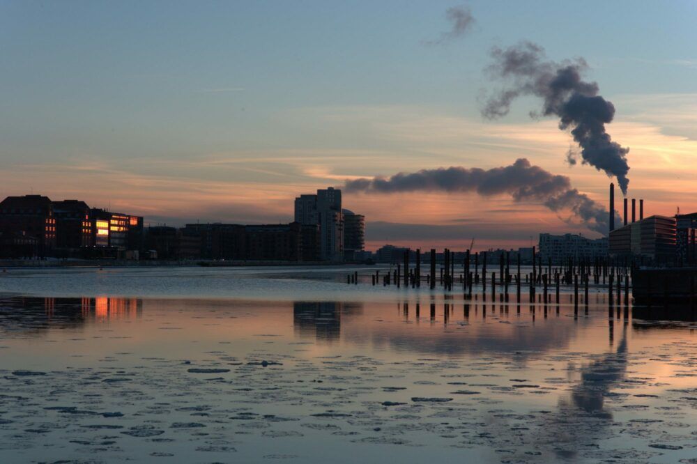 Clean air treaty takes force on 2 continents