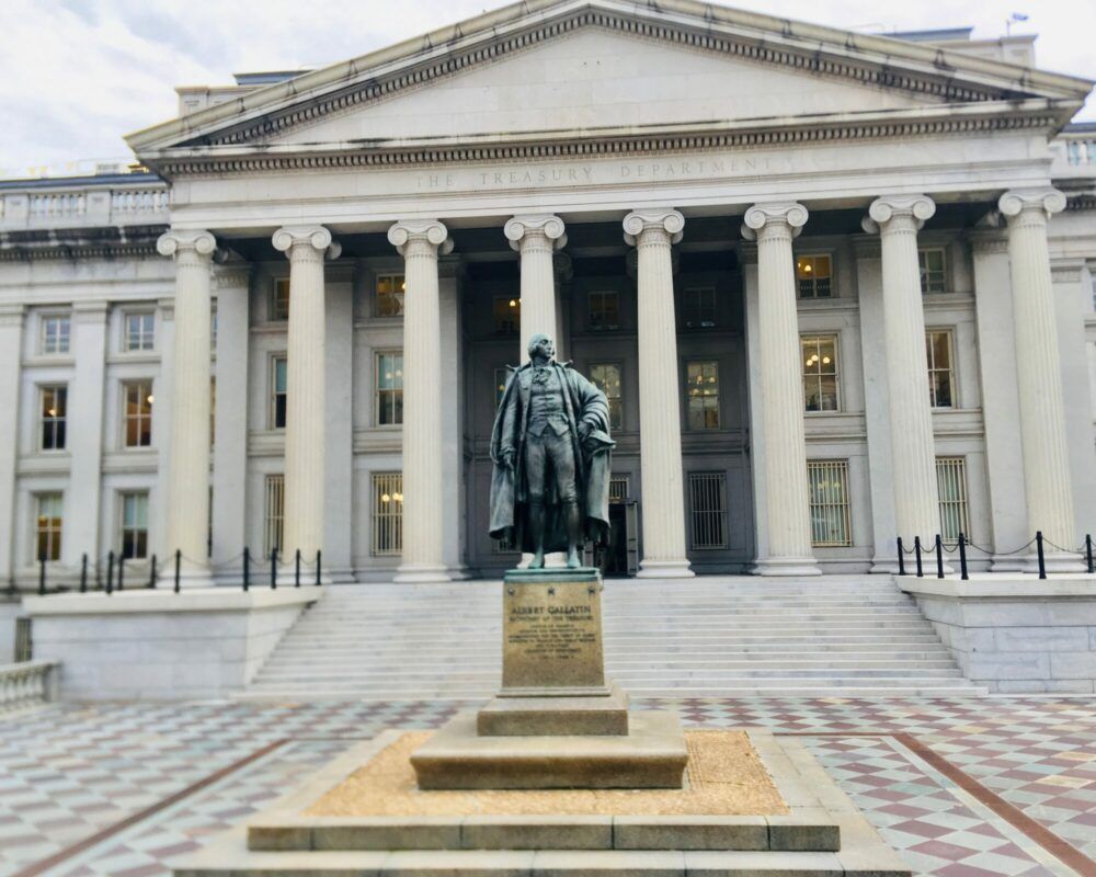 U.S. currency dispute puts IMF role in spotlight